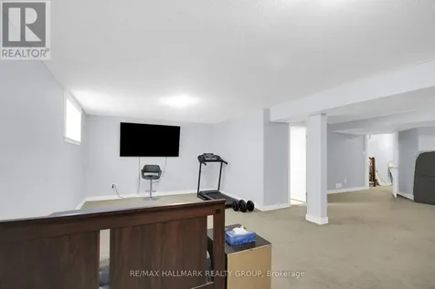 568 Bobolink Ridge Ottawa ON K2S 2P4
