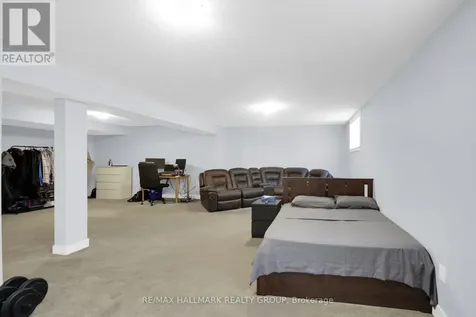 568 Bobolink Ridge Ottawa ON K2S 2P4