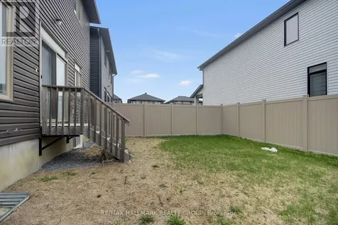 568 Bobolink Ridge Ottawa ON K2S 2P4