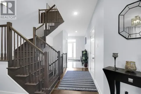 568 Bobolink Ridge Ottawa ON K2S 2P4