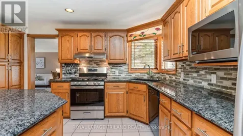 42720 Meadow Wood Lane Central Elgin ON N0L 2L0
