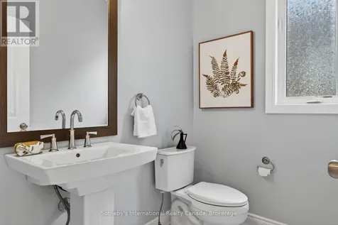 19 Garbutt Crescent Collingwood ON L9Y 0H5