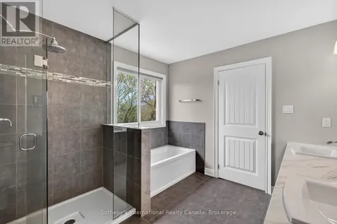19 Garbutt Crescent Collingwood ON L9Y 0H5