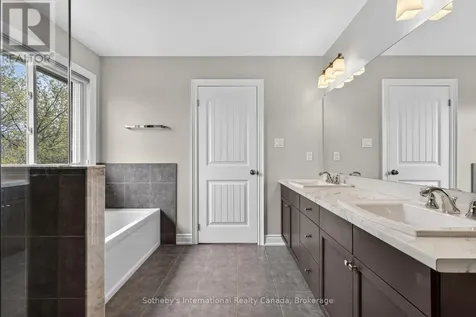 19 Garbutt Crescent Collingwood ON L9Y 0H5