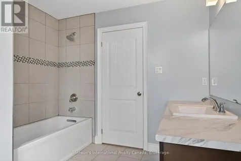 19 Garbutt Crescent Collingwood ON L9Y 0H5