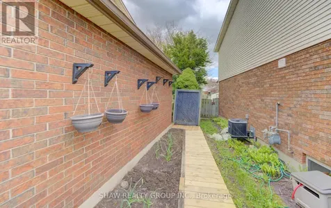 108 Clearwater Crescent Waterloo ON N2V 1L8
