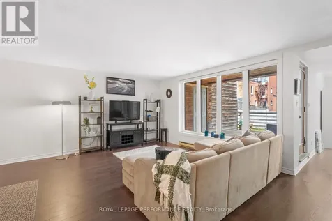 71 Sweetland Avenue Ottawa ON K1N 7T9