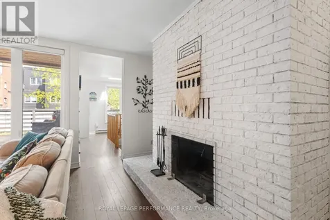 71 Sweetland Avenue Ottawa ON K1N 7T9