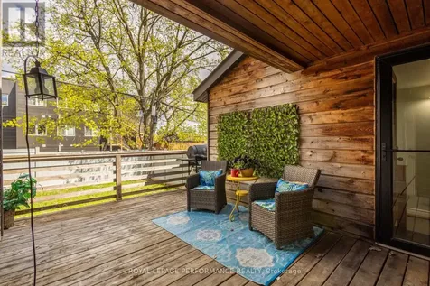 71 Sweetland Avenue Ottawa ON K1N 7T9