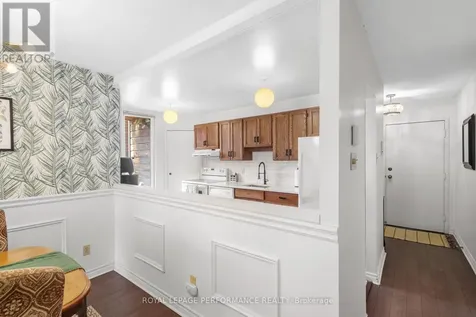 71 Sweetland Avenue Ottawa ON K1N 7T9