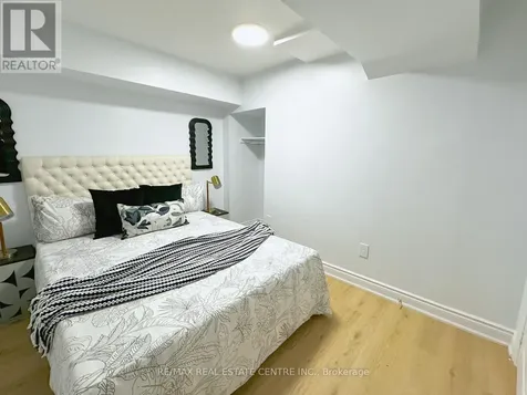 498 Bankside Drive Kitchener ON N2N 3J3