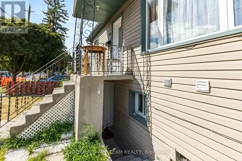 105 Jolliet Avenue Ottawa ON K1L 5H1