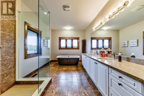 9 Windrose Valley Boulevard Clearview ON L9Y 0K2