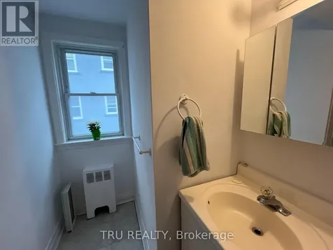 384 Blake Boulevard Ottawa ON K1L 6L2