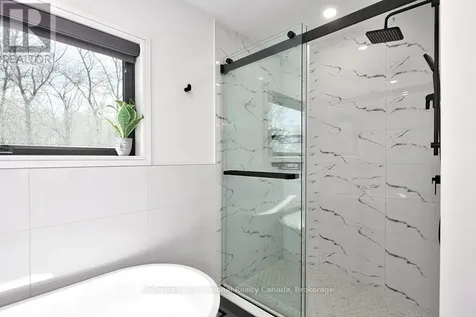31 Slalom Gate Road Collingwood ON L9Y 5A9
