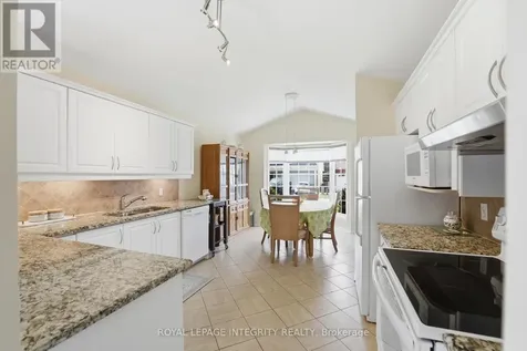 42 Settler's Ridge Way Ottawa ON K2J 4V2