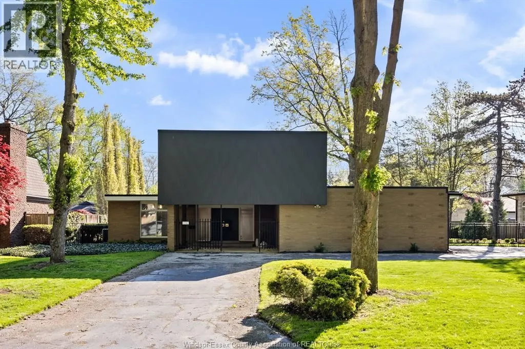 3760 Victoria Boulevard Windsor ON N9E 3L8