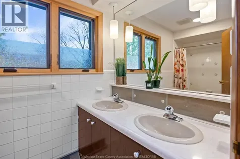 3760 Victoria Boulevard Windsor ON N9E 3L8
