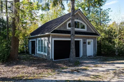 128 Teskey Drive Blue Mountains ON N0H 1J0