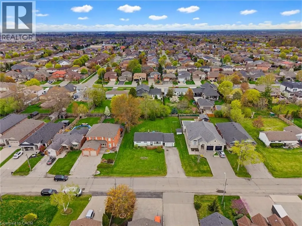 29 Leckie Avenue Stoney Creek ON L8J 2S7