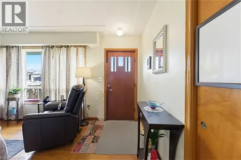 29 Leckie Avenue Stoney Creek ON L8J 2S7