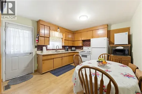 29 Leckie Avenue Stoney Creek ON L8J 2S7