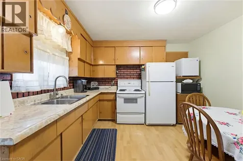 29 Leckie Avenue Stoney Creek ON L8J 2S7