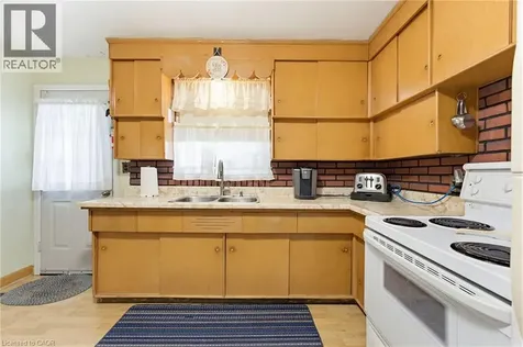 29 Leckie Avenue Stoney Creek ON L8J 2S7