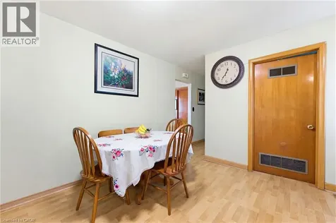 29 Leckie Avenue Stoney Creek ON L8J 2S7
