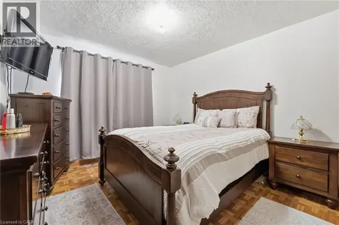 29 Leckie Avenue Stoney Creek ON L8J 2S7