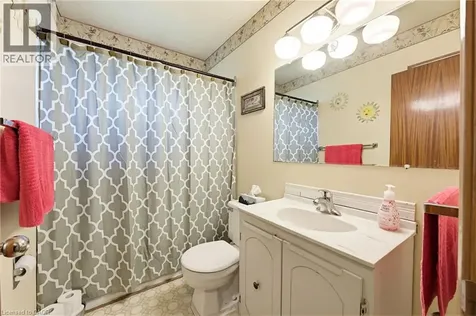 29 Leckie Avenue Stoney Creek ON L8J 2S7