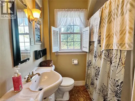 618 Pine Street Dunnville ON N1A 2M2