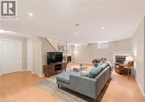 80 Lister Avenue Hamilton ON L9B 1E2