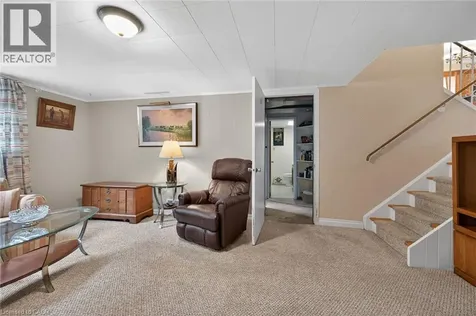 582 Woodview Road Burlington ON L7N 3A1