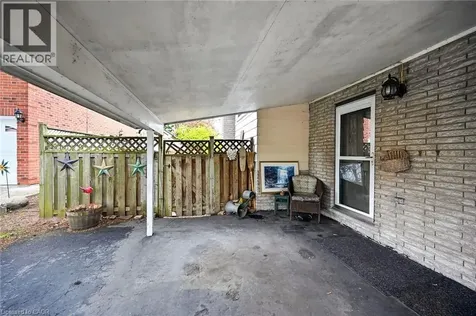582 Woodview Road Burlington ON L7N 3A1