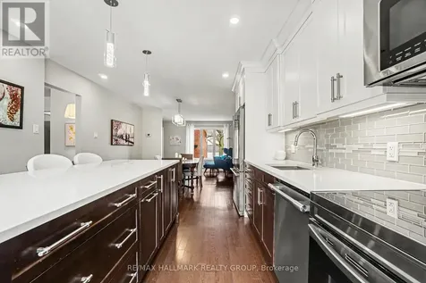 2056 Wildflower Drive Ottawa ON K1E 3R3