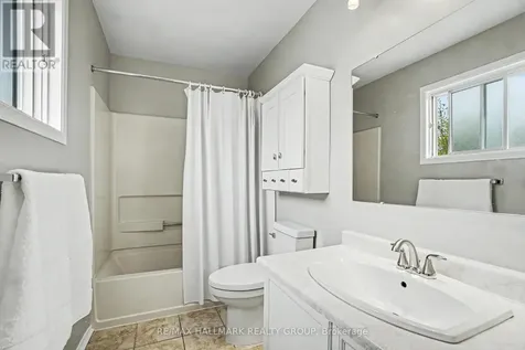 2056 Wildflower Drive Ottawa ON K1E 3R3