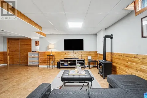 2056 Wildflower Drive Ottawa ON K1E 3R3