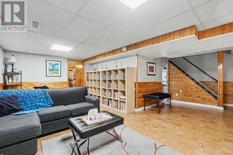 2056 Wildflower Drive Ottawa ON K1E 3R3