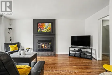 2056 Wildflower Drive Ottawa ON K1E 3R3