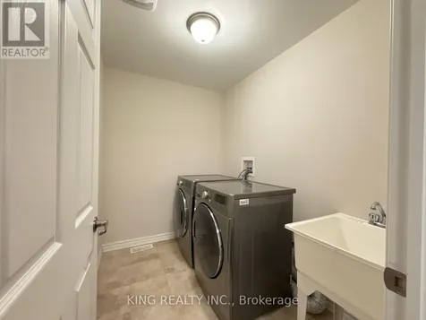 24 Palmeto Court Ottawa ON K2S 0X2