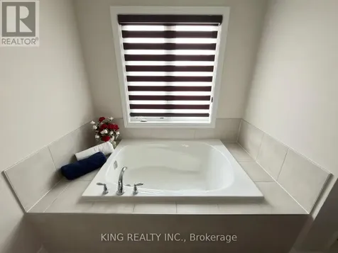 24 Palmeto Court Ottawa ON K2S 0X2