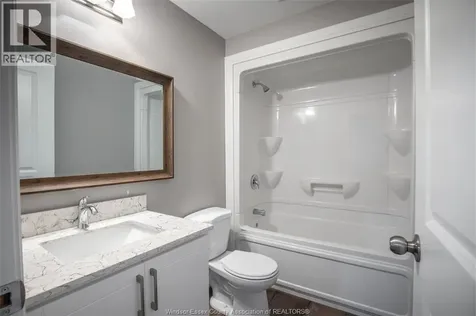 1044 Lena Avenue Windsor ON N9C 3K4