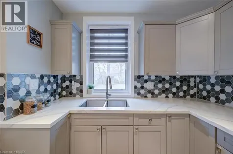 27 Edwin Street Brantford ON N3T 4B8