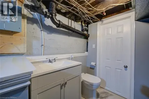 27 Edwin Street Brantford ON N3T 4B8