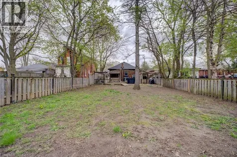 27 Edwin Street Brantford ON N3T 4B8