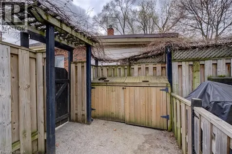 27 Edwin Street Brantford ON N3T 4B8