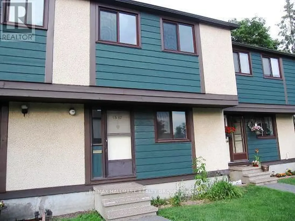 1817 Meadowbrook Road Ottawa ON K1B 4W6