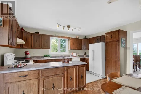 136 James Cummings Avenue Ottawa ON K2H 8E1
