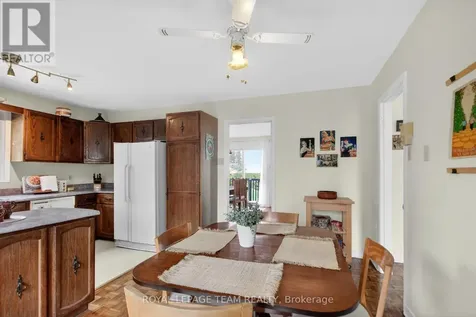 136 James Cummings Avenue Ottawa ON K2H 8E1